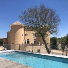 Appartement 2ème étage 4 personnes dans Château avec piscine collective