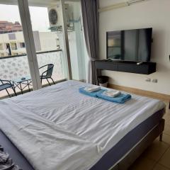 芭提雅中心地带 Centara Avenue 一房公寓5楼 紧邻海滩, 酒吧街, 智能电视