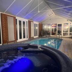 Broadway Pool House with Sauna & Jacuzzi