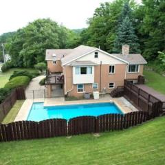 Modern and Accessible 5 Bedroom Home in Wexford/Pittsburgh with Private Pool