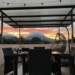 Rooftop and stunning Arenal Volcano views 3 minutes from La Fortuna