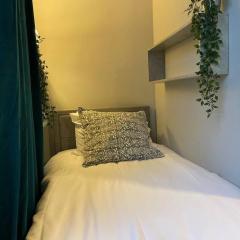 Single Bright Studio Flat in King's Cross