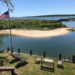 Lagoon Lodge: North Fork,Charming 3Br, Waterfront