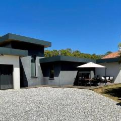 Villa moderne avec jacuzzi, au pied de la plage