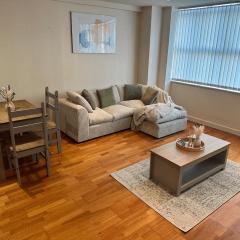 Central 2 Bedroom Apartment - Fast WIFI - Near Broad Street