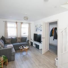 Entire House, 2 Bedrooms - Private with FREE PARKING in Oxford