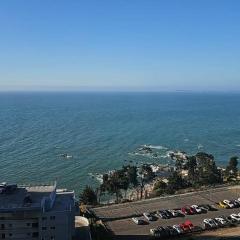 Frente a la playa. Vista al mar.