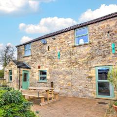 4 Bed in Whaley Bridge PK535