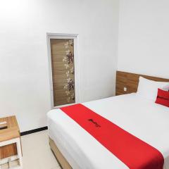 RedDoorz near Prambanan Temple