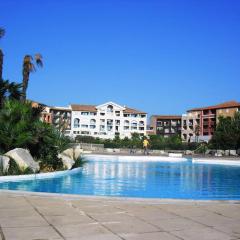 GASMIC - Appartement pour 4 personnes avec piscine et accès direct à la plage situé aux marines de Gassin