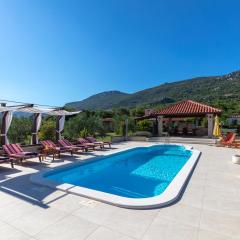 Villa Orhid near Split, heated pool