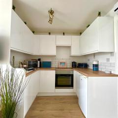288, Belle Aire, Hemsby - Beautifully presented two bed chalet, sleeps 5, pet friendly, close to beach!