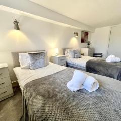 Fantastic convenient 2 Bedroom 2 bathroom Perfect for Stansted Airport, 3 minute walk to Bishops Stortford Train Station!