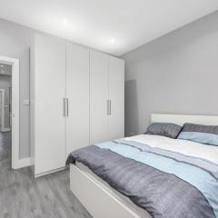 Your Cosy Stay Modern 3 Double Bedroom Apartment - Fully Furnished - 5 Mins walk to Stn