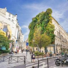 Tiny Suite 12 D Paris’s heart!