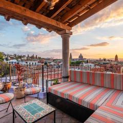 Casa Esperanza, 2BR Designer Charm & Rooftop Views