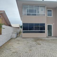 Apartamento Praia da Pinheira, 500m do mar.