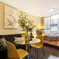 Boutique Retreat in Heart of CBD Mobility-Friendly