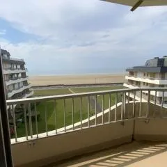 451 - Appartement à ERQUY, en bordure de la très belle plage de CAROUAL