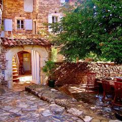 Les Boissèdes, maison de caractère au cœur des Vans