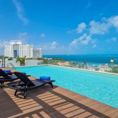 2BR Stunning Apt with Oceanview Rooftop & Pool by Solmar Rentals