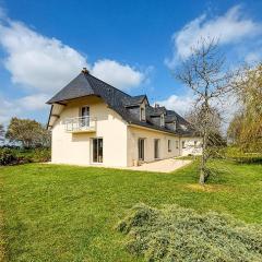 Nice Home In Saint-pierre De Vareng With Wifi And 5 Bedrooms