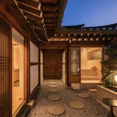 Luxury hanok with private bathtub - SN18