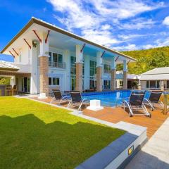 7 Bedrooms Mansion on The Golf Course! JB2