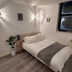 1 Bed Flat - Located Centrally - Perfect for Professionals and Contractors - Long Stay Rates Available