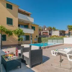 One-Bedroom Apartment In Solin