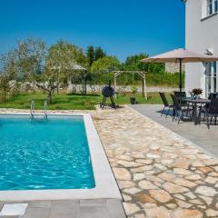 Amazing Home In Paldigija With Wifi, Indoor Swimming Pool And 2 Bedrooms