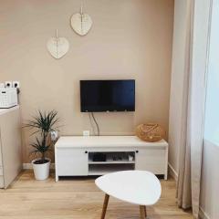 Rousquille: Patio au RDC d'une maison calme