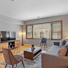 Prime 2BR Chicago Apartment - Church 304