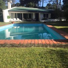 Hermosa casa en zona tranquila de Punta Ballena.