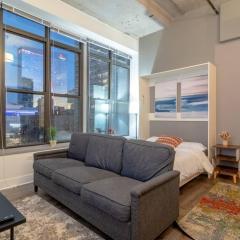 Elegant Studio South Loop Suite with Optional Parking and Gym Access Walk to McCormick Place & Field Museum