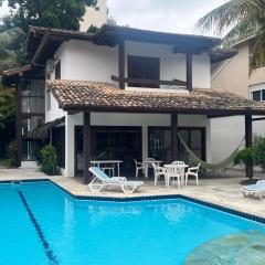 Casa na Praia Riviera de São Lourenço 4 Suítes para até 12 pessoas 4min a pé da Praia e 11 min a pé do Shopping