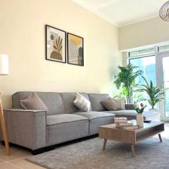 Lake View 1BR Apt Balcony & Near DMCC Metro