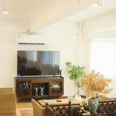 Private Full-Floor Spacious 5BR in China Town