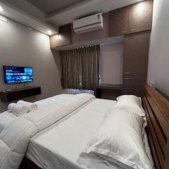 GK Homestays - Luxurious Furnished Apartment