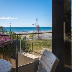 AT008 Segunda línea, vista mar, airco, muy bien equipado