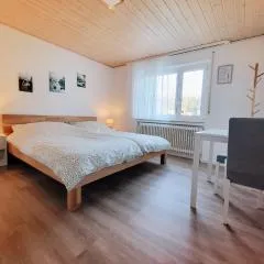 privates Zimmer in Unterkunft mit Glatttal Blick in Wasserschloss Nähe