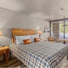 Stonegate Lodge King Bed WIFI Roku TV Salt Water Pool Room #203