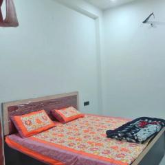 Fully furnished house with free parking and terrace