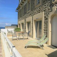 Appart' avec grande terrasse vue mer -50m plage et du sentier de randonnée