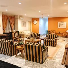 Spacious Penthouse for Big Group near National Zoo