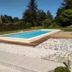 Gîte calme avec piscine chauffée, cheminée, salle de jeux et vélos - parfait pour familles et amis - FR-1-410-141