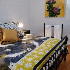 Pips on Mitchell - Beautiful Historic Apartment