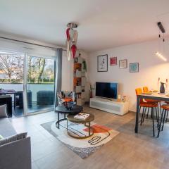 Lumineux avec terrasse au calme en hyper centre.