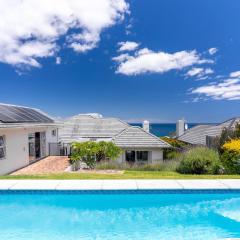 Camps Bay Deluxe - Luxury villa with ocean views and pool