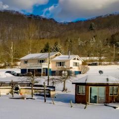 The Maples - Hot tub! Amazing views, pets welcomed